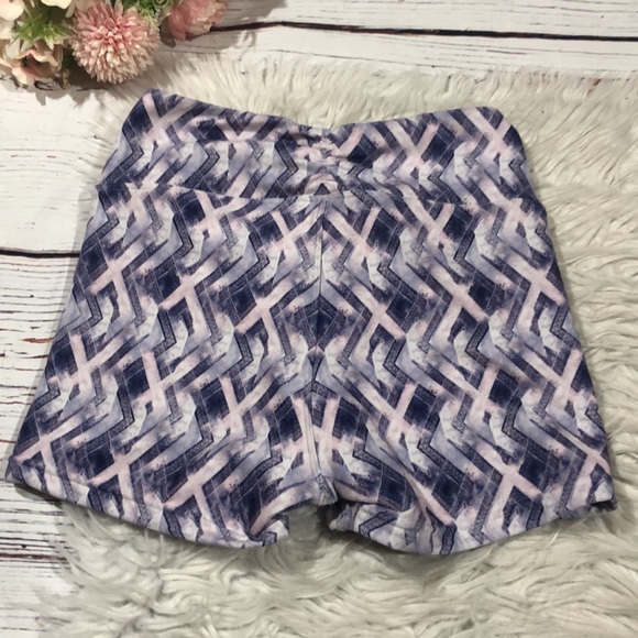 Wolven Threads Oasis Patterned Cross Front High Waisted Shorts - Picture 8 of 10
